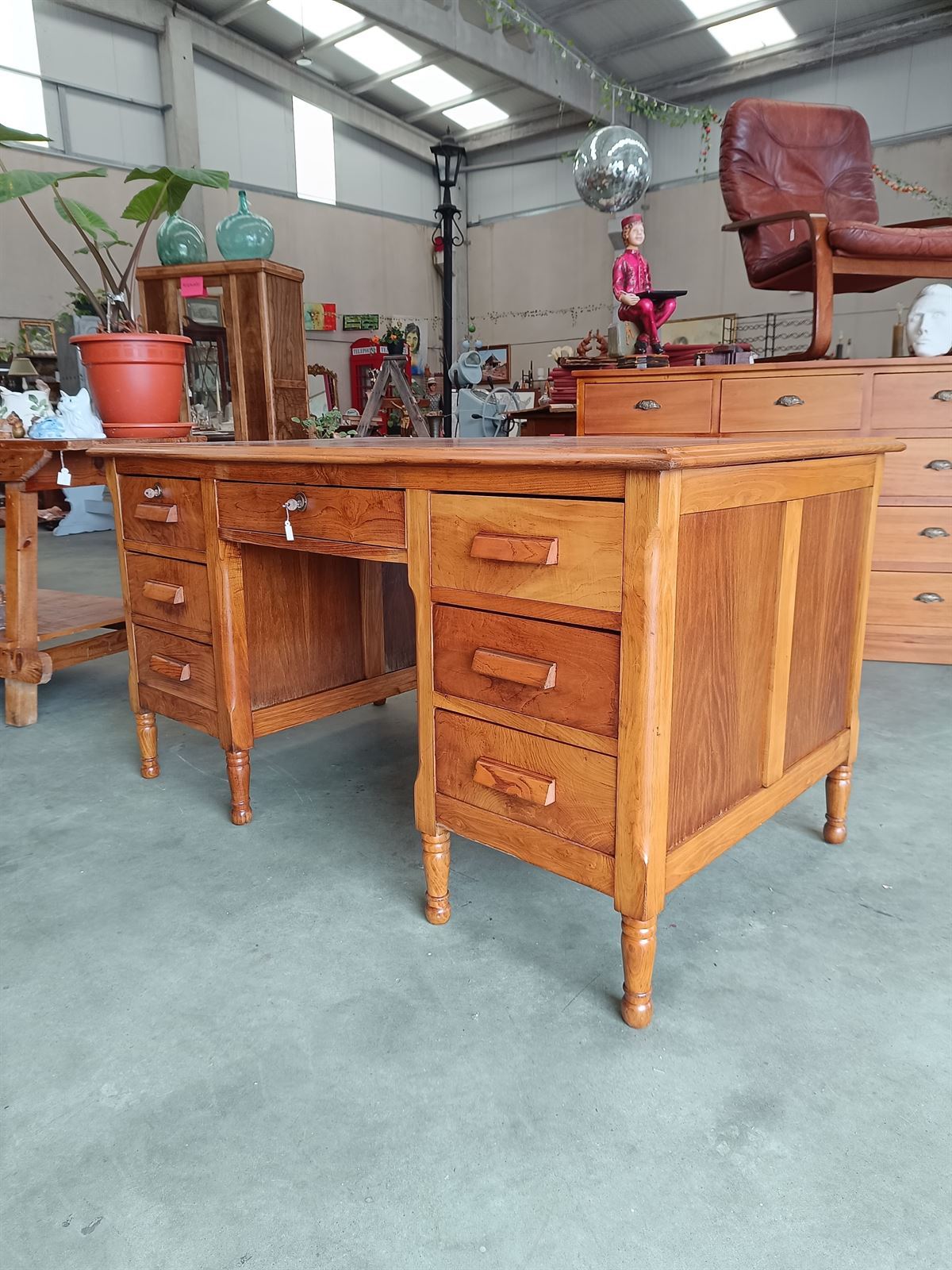 Mueble escritorio madera de castaño - Imagen 1