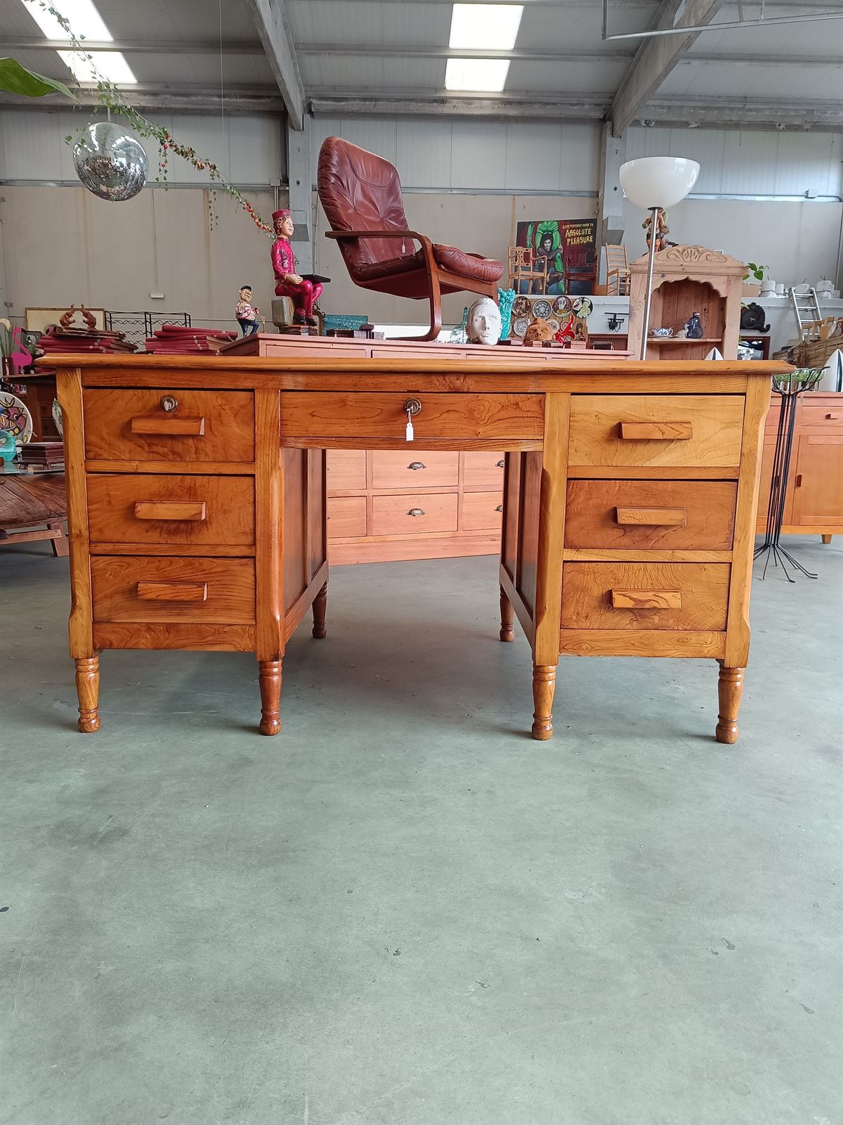 Mueble escritorio madera de castaño - Imagen 2