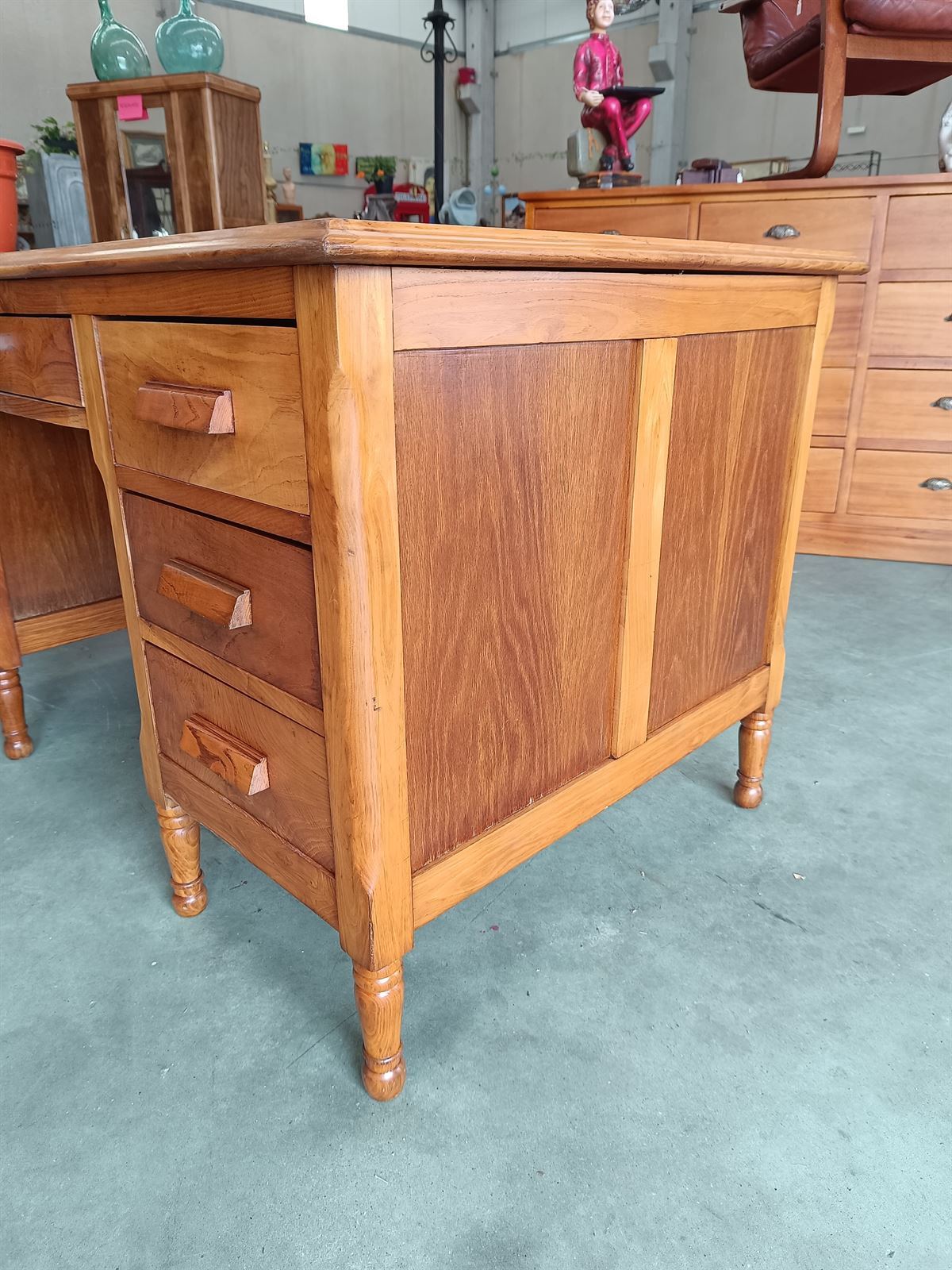 Mueble escritorio madera de castaño - Imagen 3