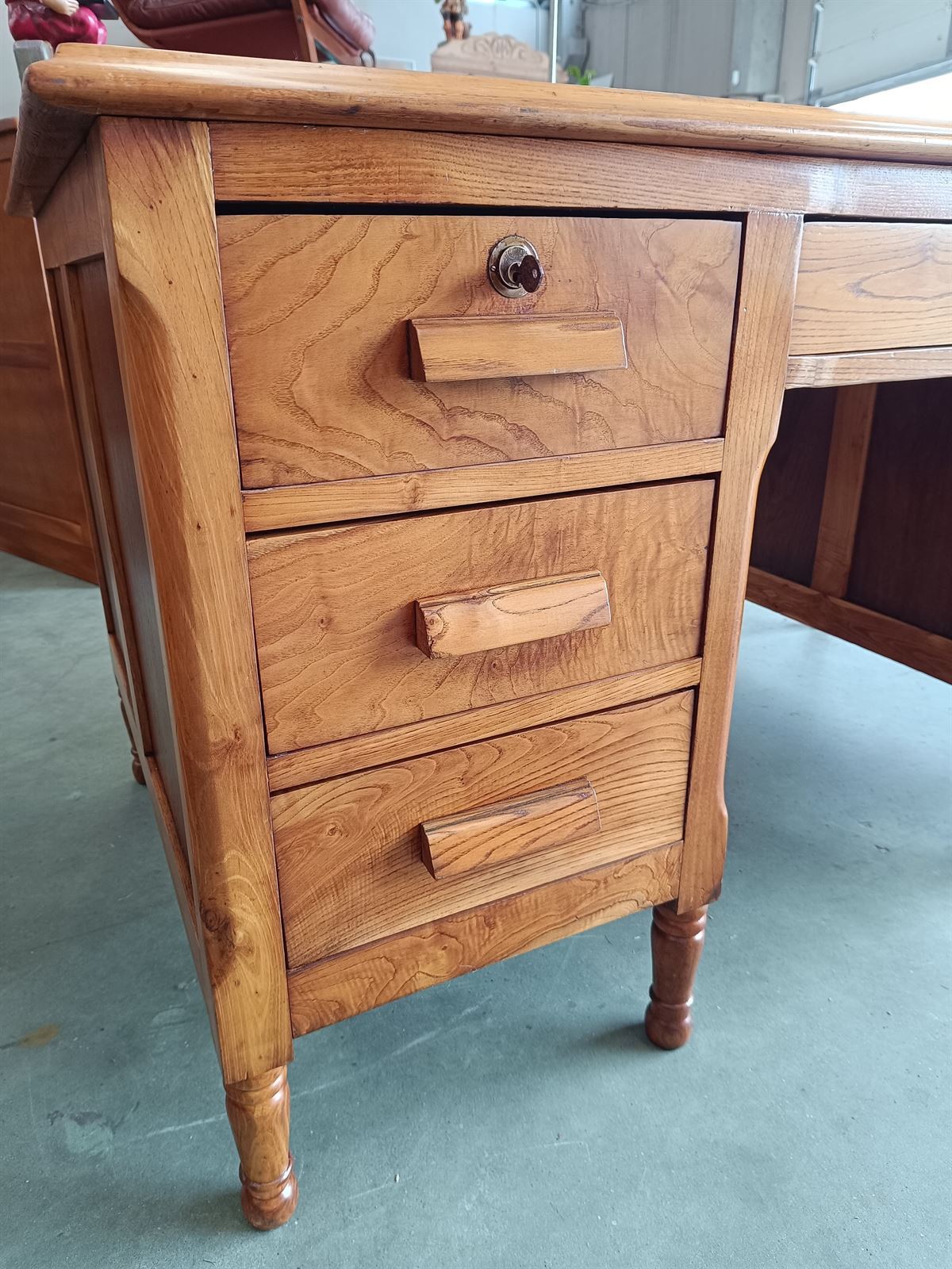 Mueble escritorio madera de castaño - Imagen 7