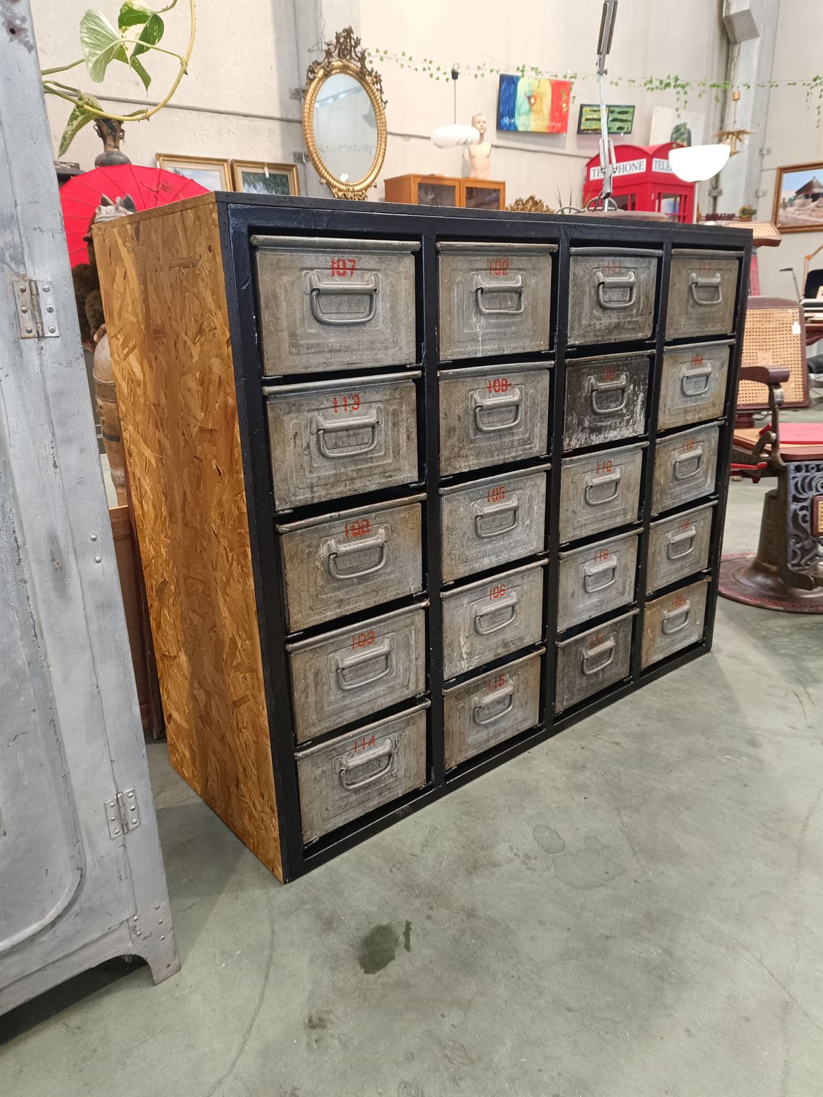 Mueble gavetero industrial - Imagen 1