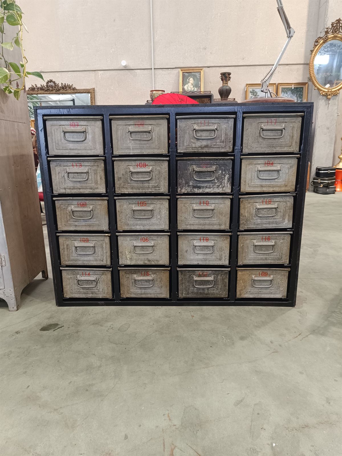 Mueble gavetero industrial - Imagen 2