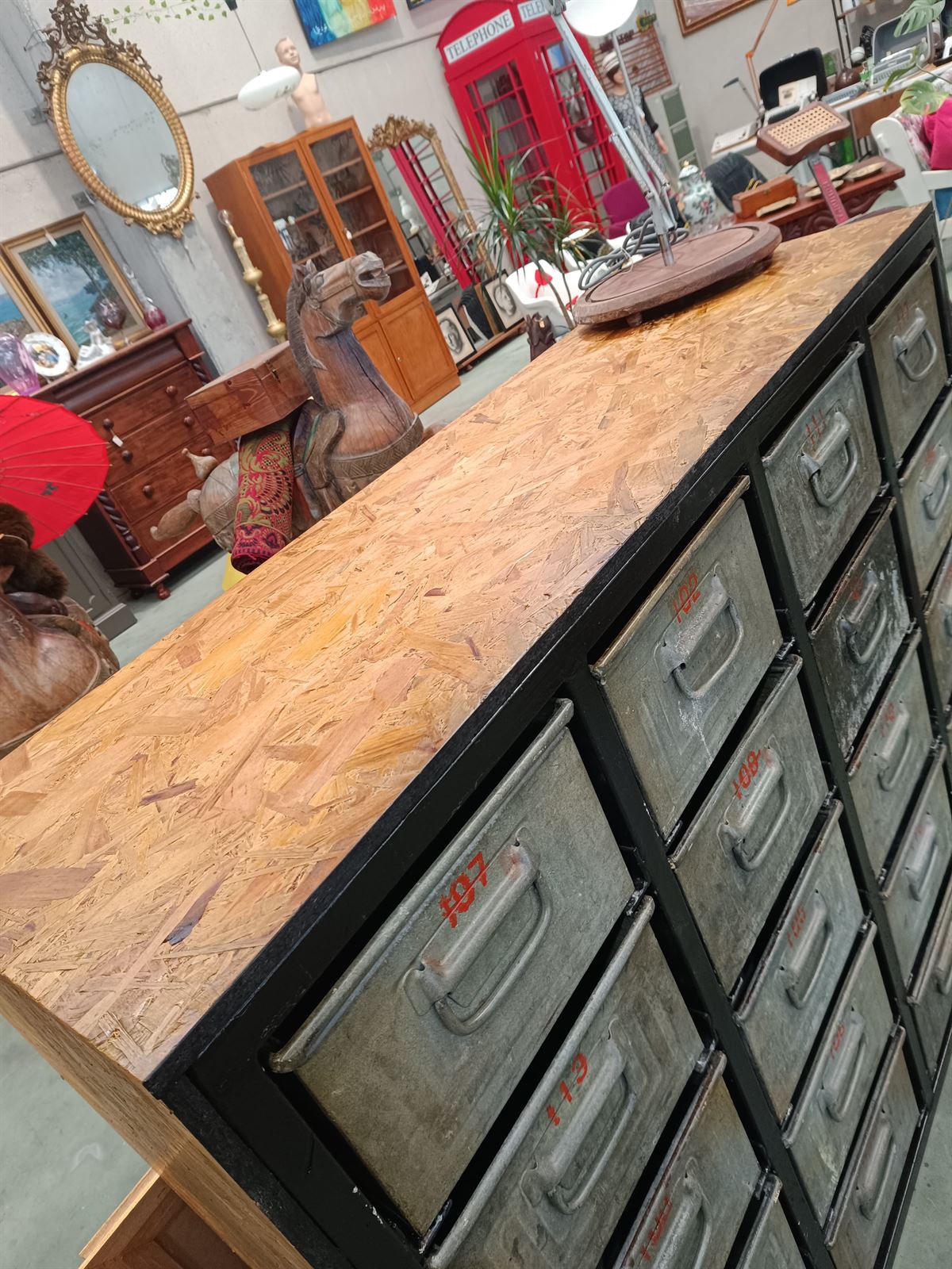 Mueble gavetero industrial - Imagen 3