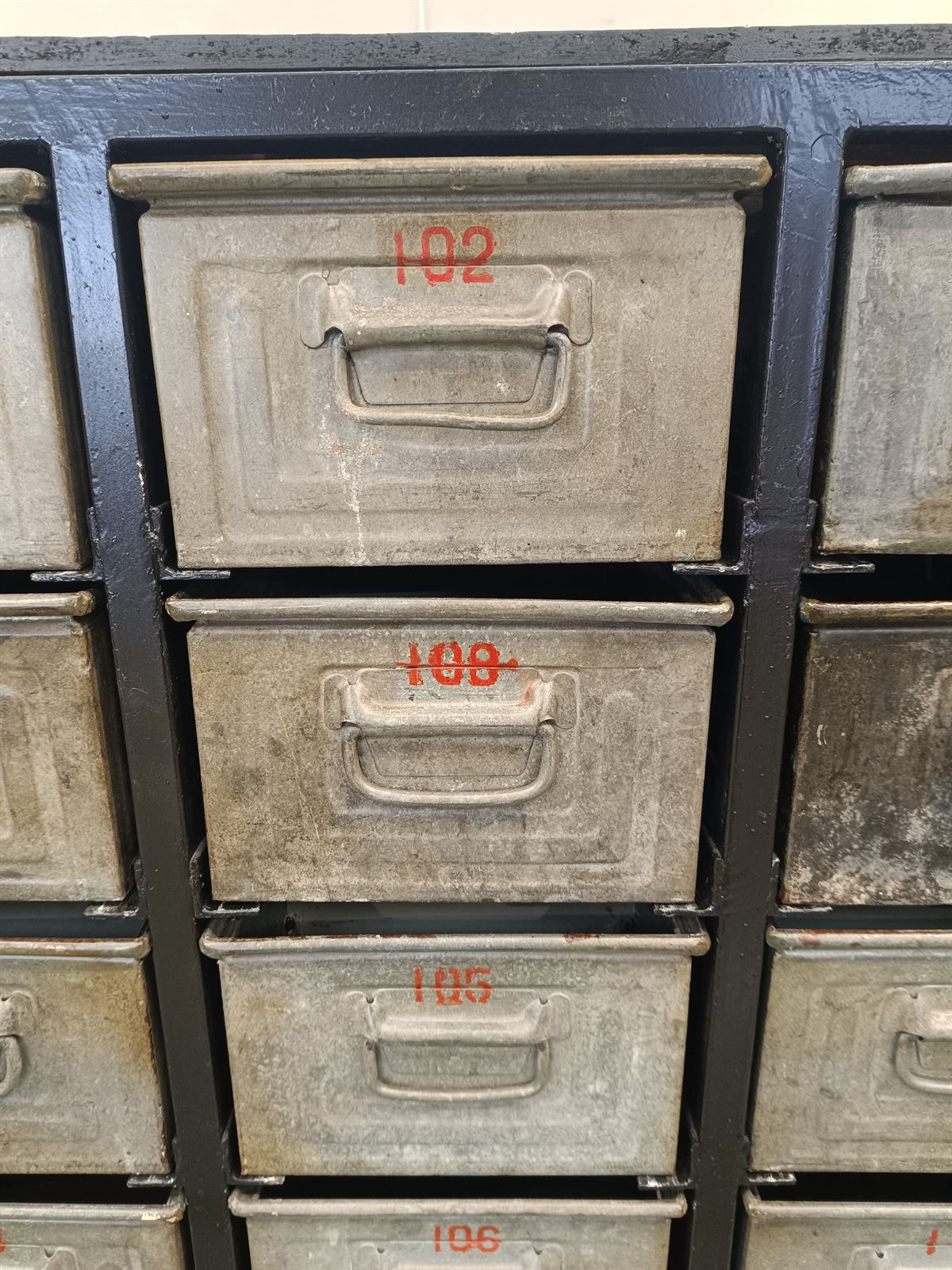 Mueble gavetero industrial - Imagen 4