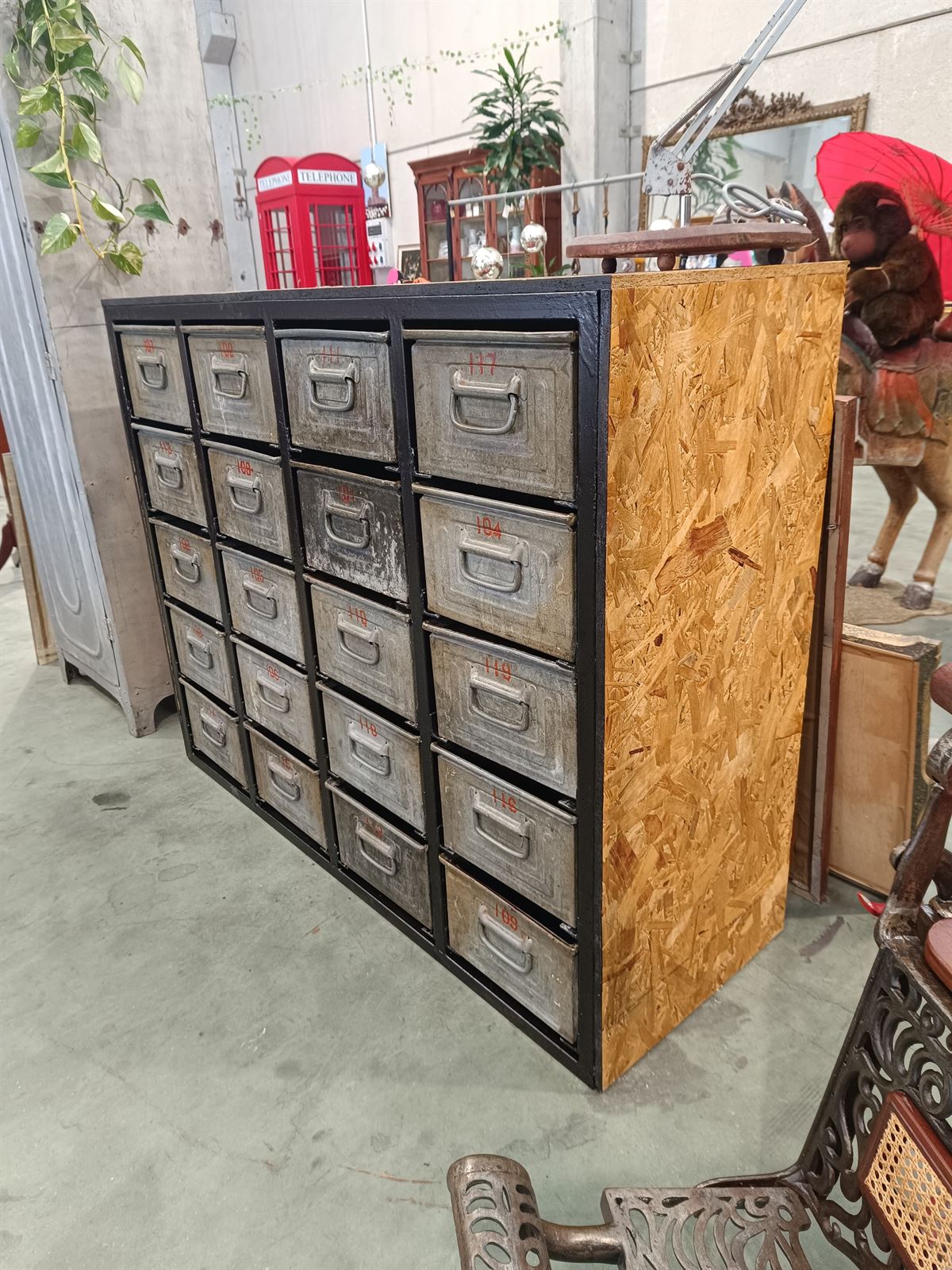 Mueble gavetero industrial - Imagen 8