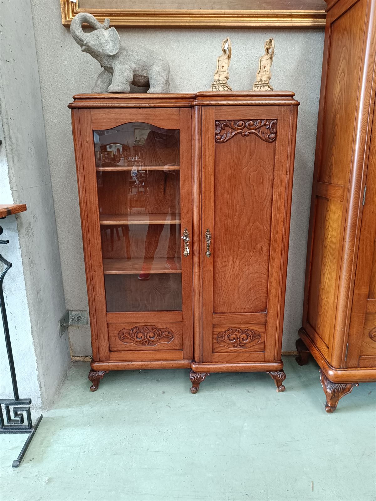 Mueble librería de castaño - Imagen 1
