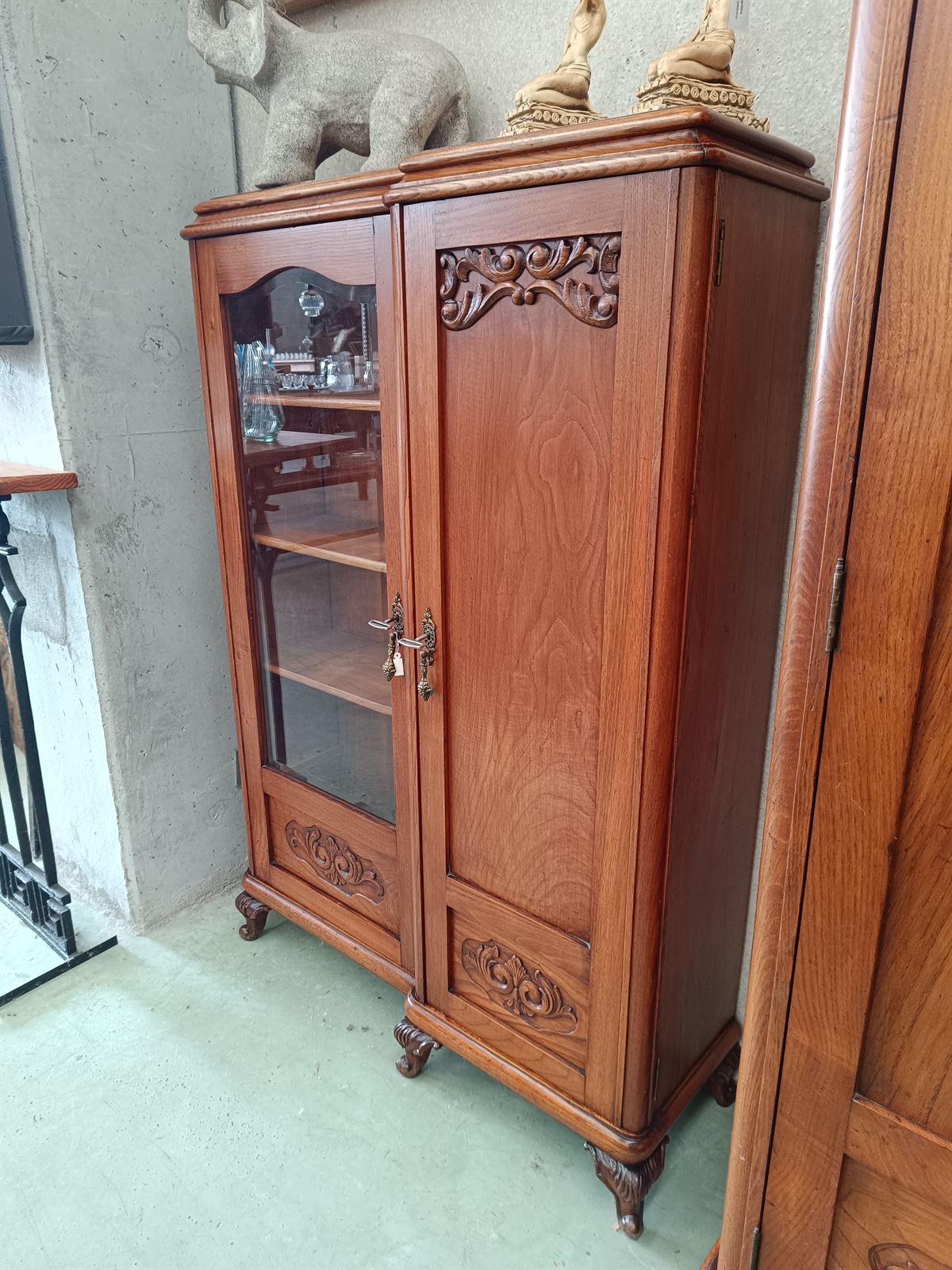 Mueble librería de castaño - Imagen 2