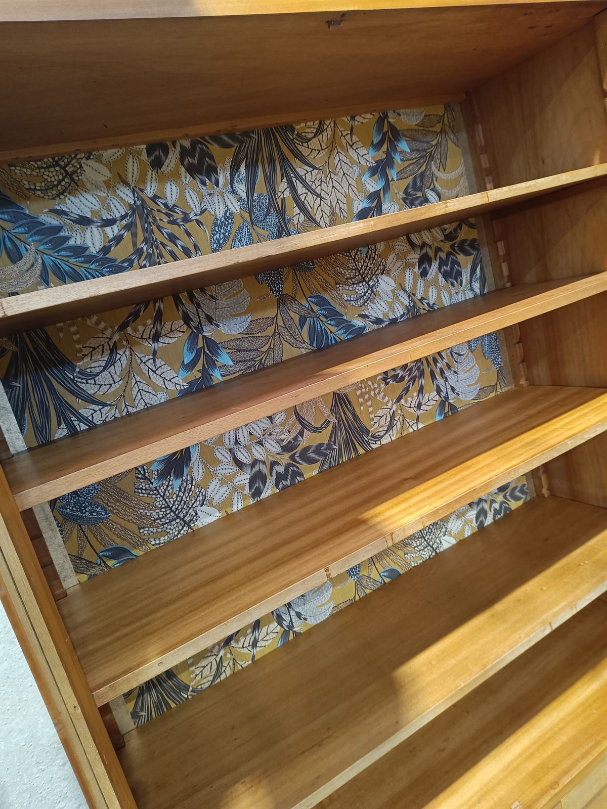 Mueble librería vitrina de madera - Imagen 6