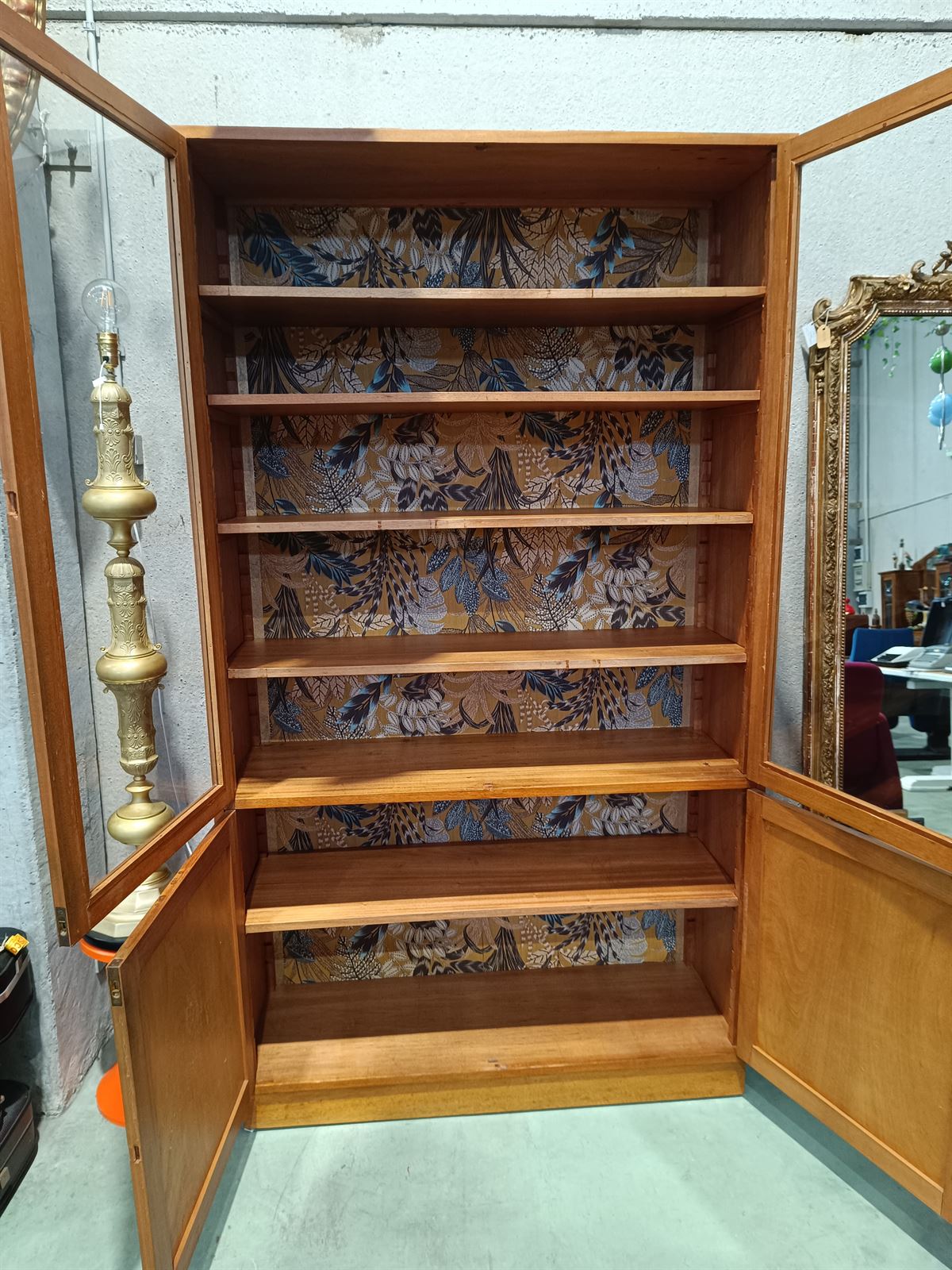 Mueble librería vitrina de madera - Imagen 7