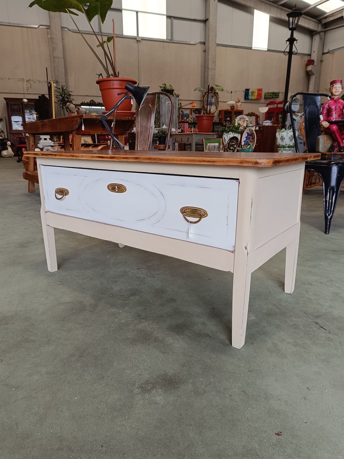 Mueble mesa auxiliar antiguo de madera - Imagen 1