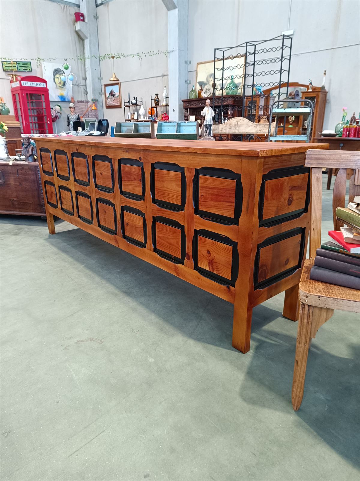 Mueble mostrador de madera - Imagen 2