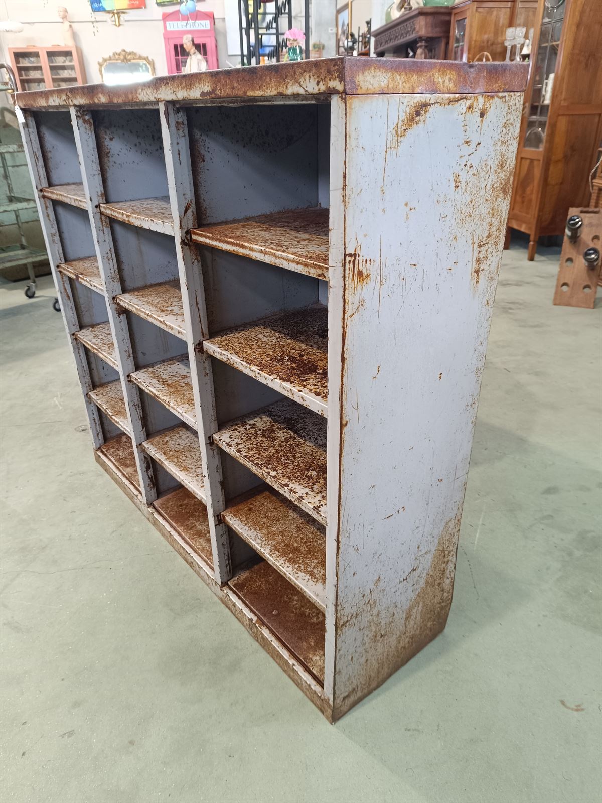 Mueble taquillero industrial de metal - Imagen 3