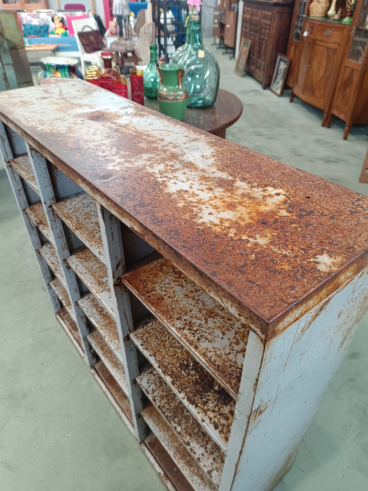 Mueble taquillero industrial de metal - Imagen 5