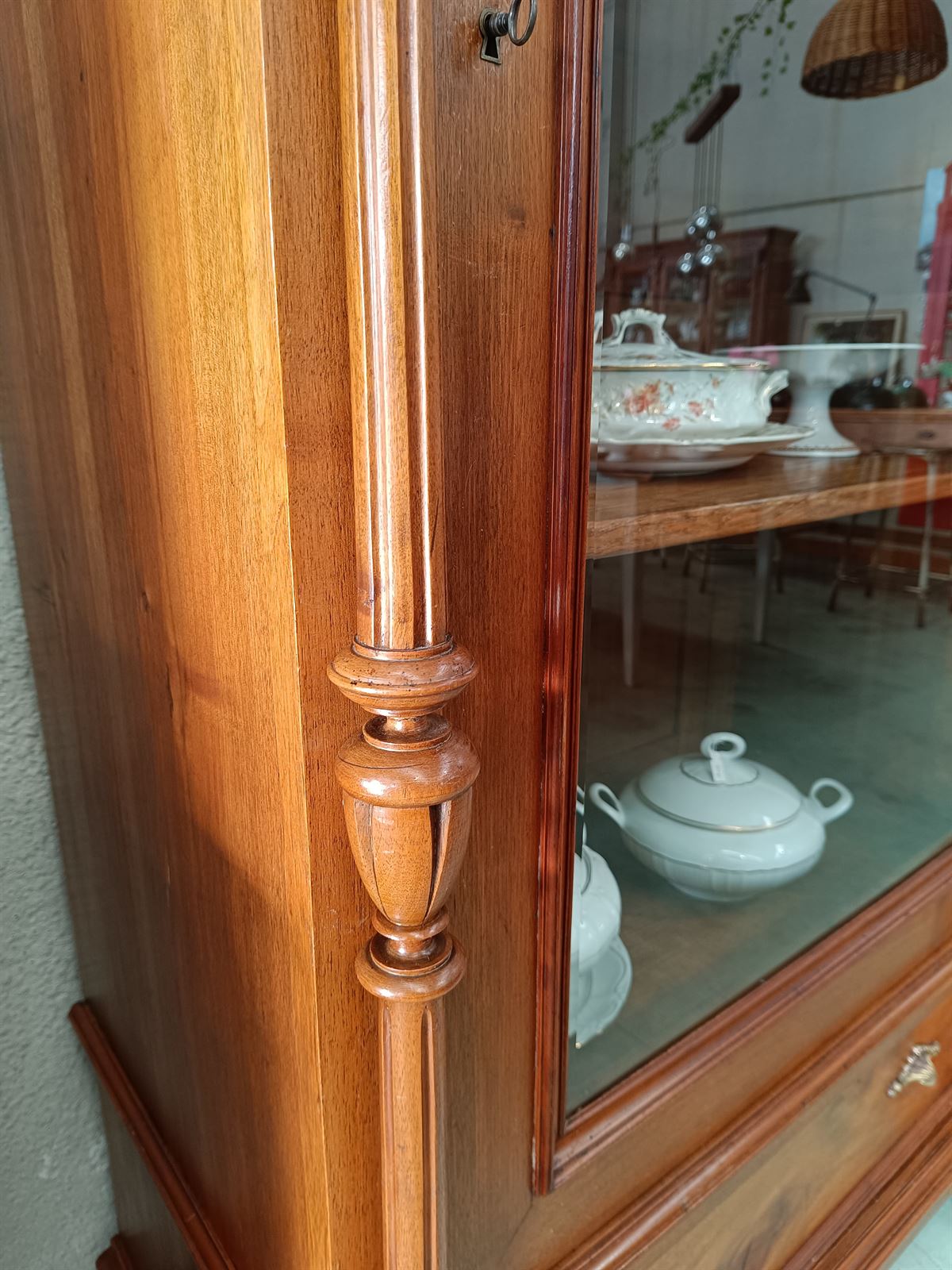 Mueble vitrina alfonsina S.XX - Imagen 4