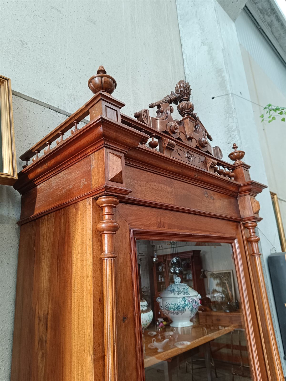 Mueble vitrina alfonsina S.XX - Imagen 6