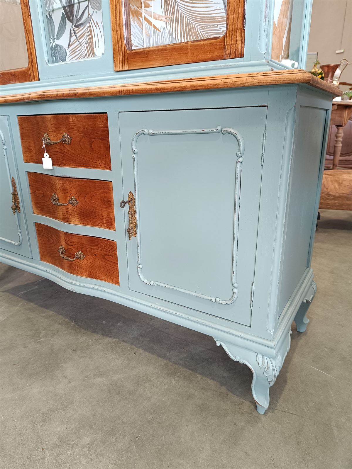 Mueble vitrina de castaño - Imagen 4