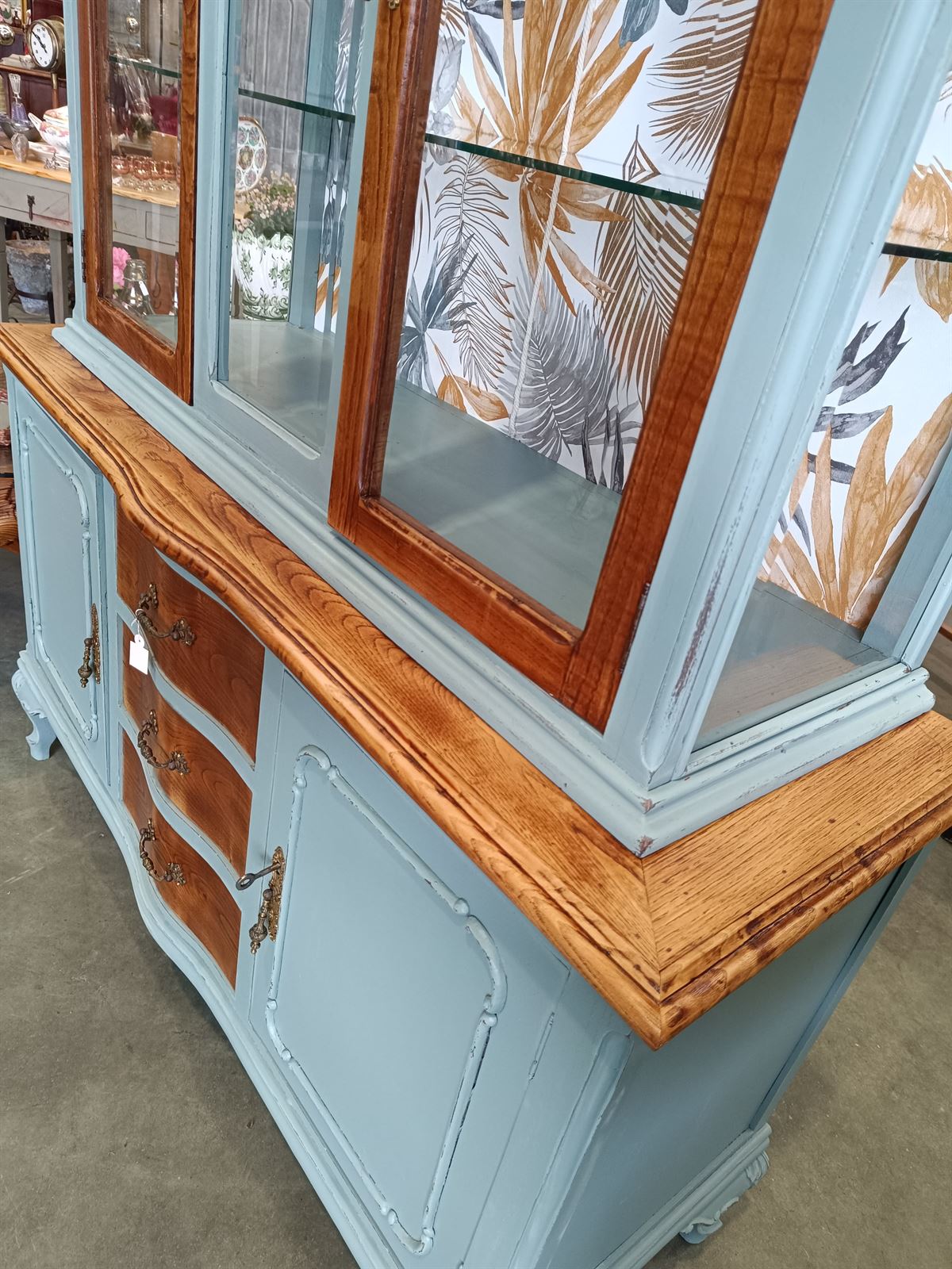 Mueble vitrina de castaño - Imagen 5
