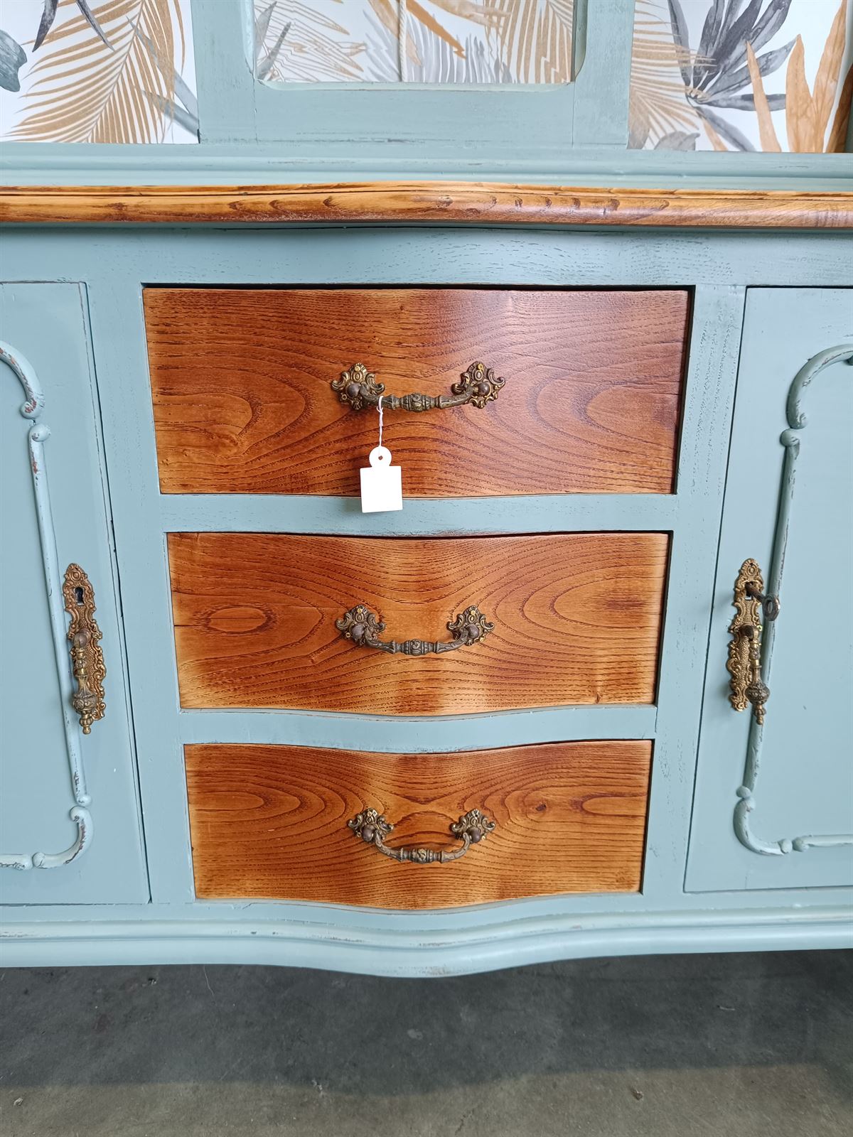 Mueble vitrina de castaño - Imagen 9