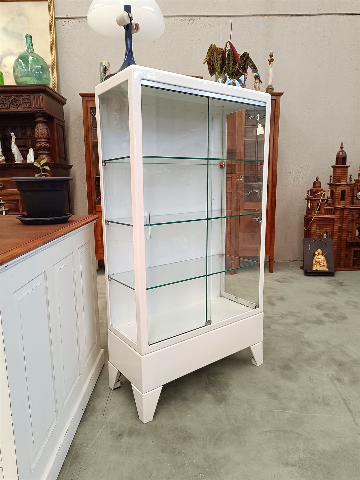 Mueble vitrina de médico años 70 - Imagen 1