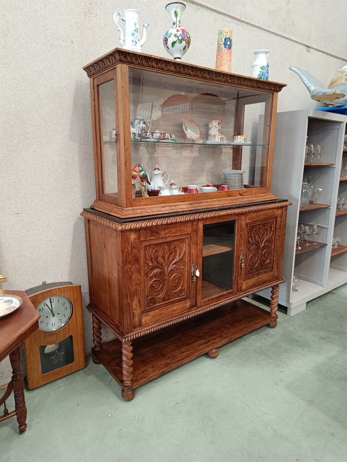Mueble vitrina de roble años 30 - Imagen 2