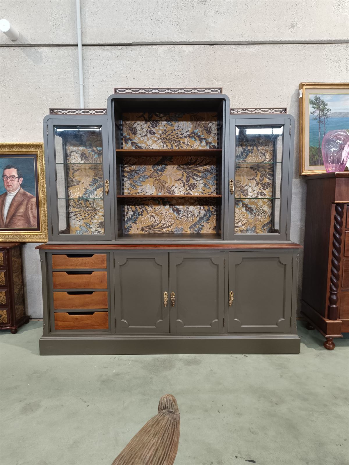 Mueble vitrina librería de madera - Imagen 1