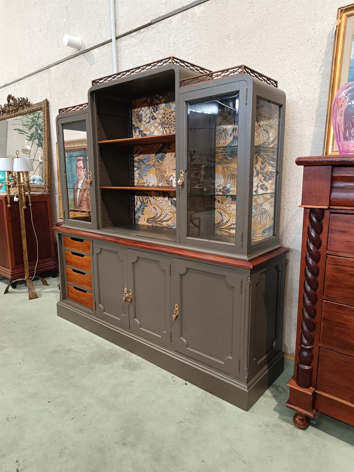 Mueble vitrina librería de madera - Imagen 2