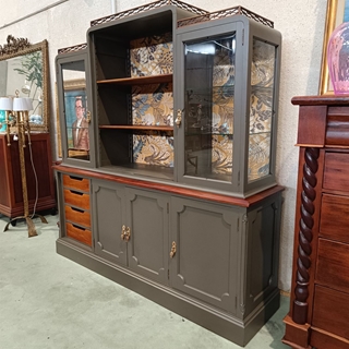 Mueble vitrina librería de madera - Imagen 2