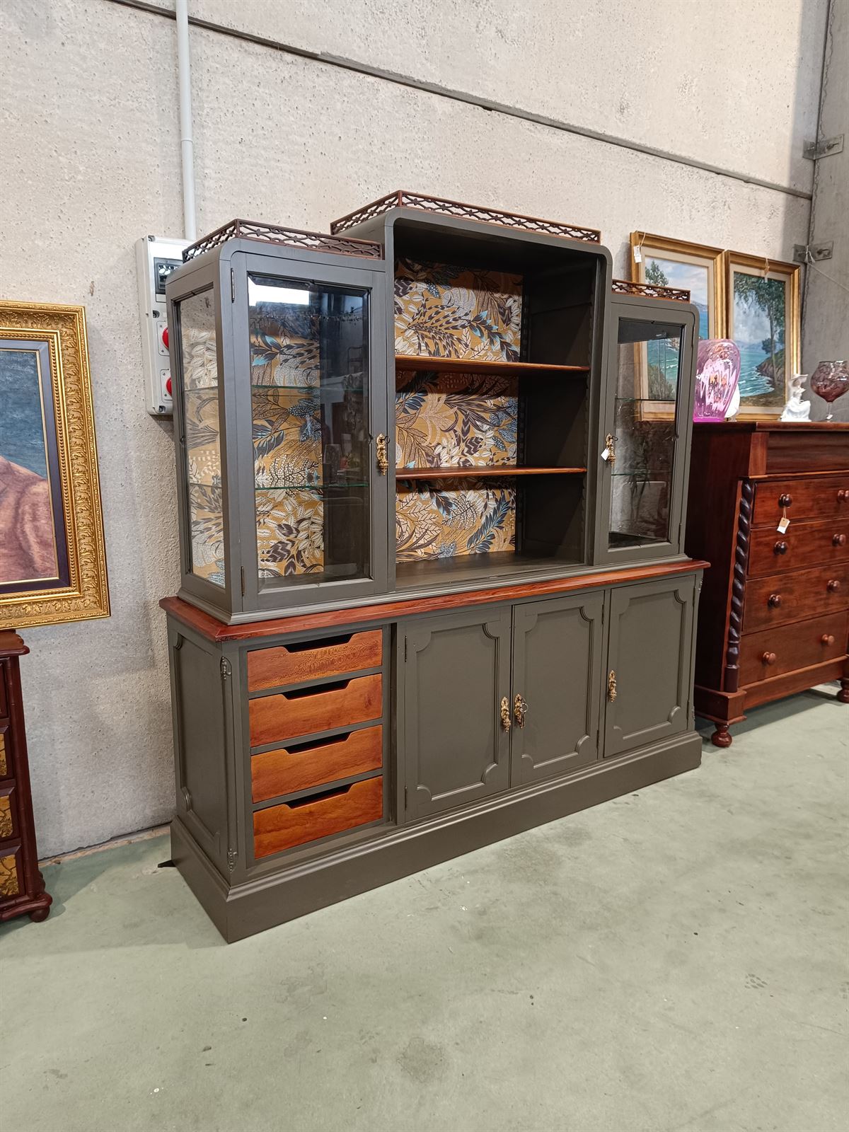 Mueble vitrina librería de madera - Imagen 3