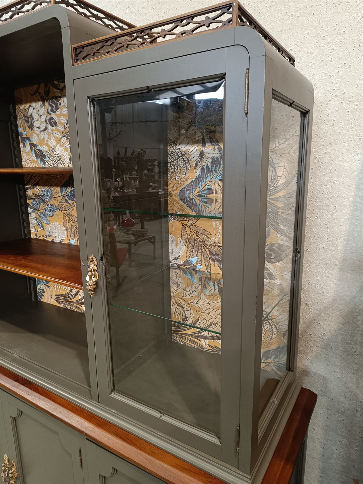 Mueble vitrina librería de madera - Imagen 7