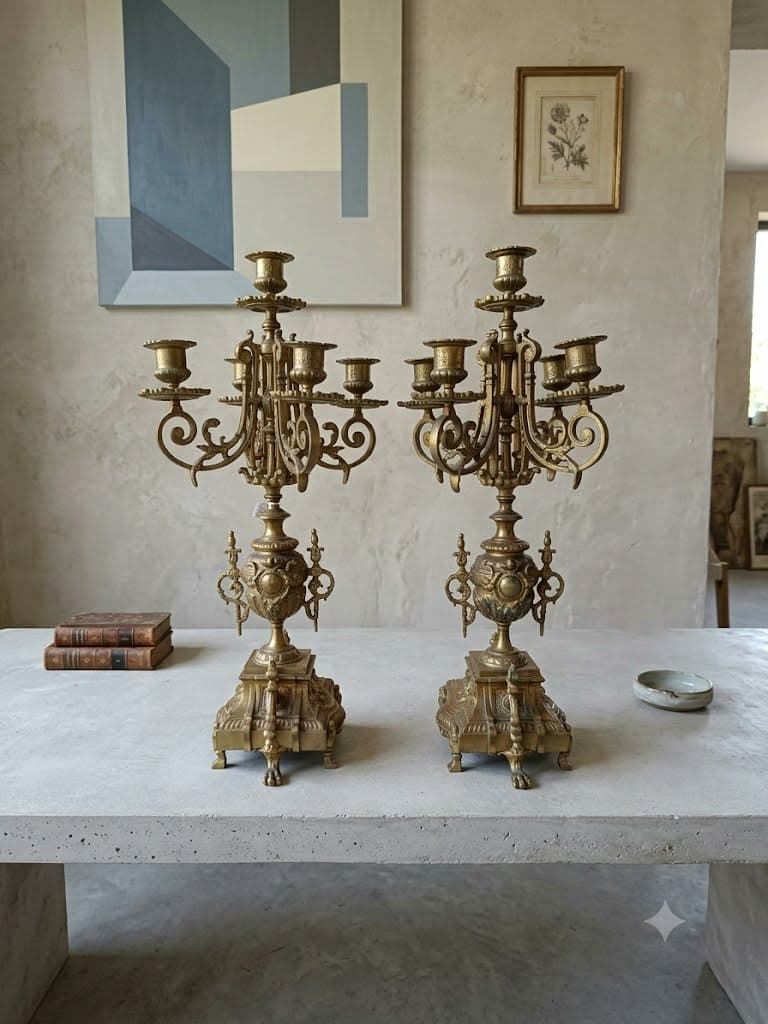 Pareja de candelabros franceses de bronce - Imagen 1