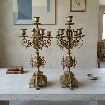 Pareja de candelabros franceses de bronce - Imagen 1