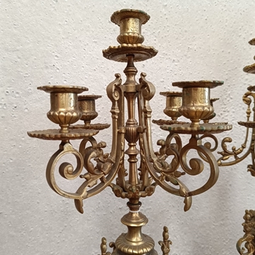 Pareja de candelabros franceses de bronce - Imagen 2