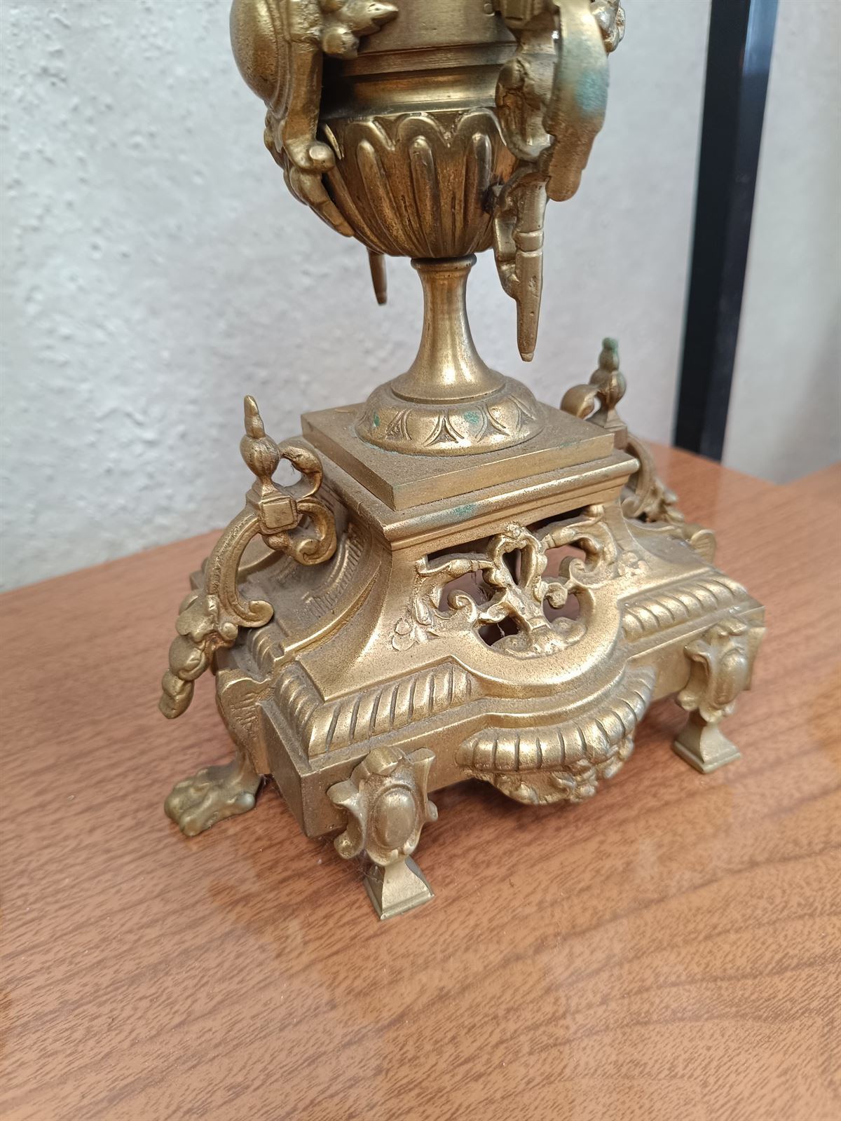 Pareja de candelabros franceses de bronce - Imagen 7