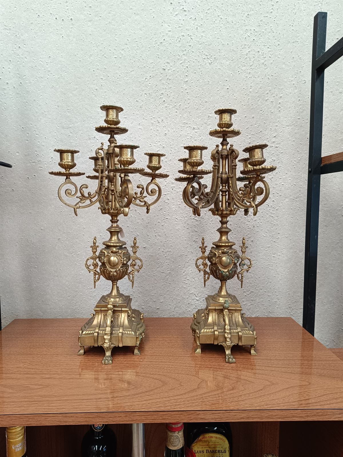 Pareja de candelabros franceses de bronce - Imagen 9