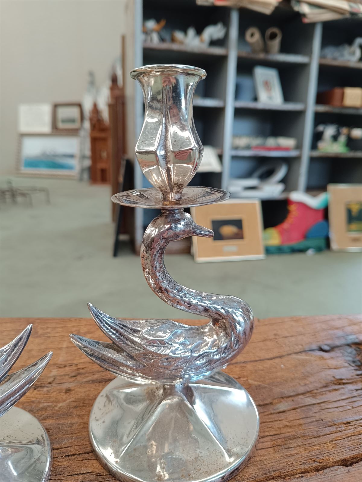 Pareja de candelabros Swan Art Deco - Imagen 3
