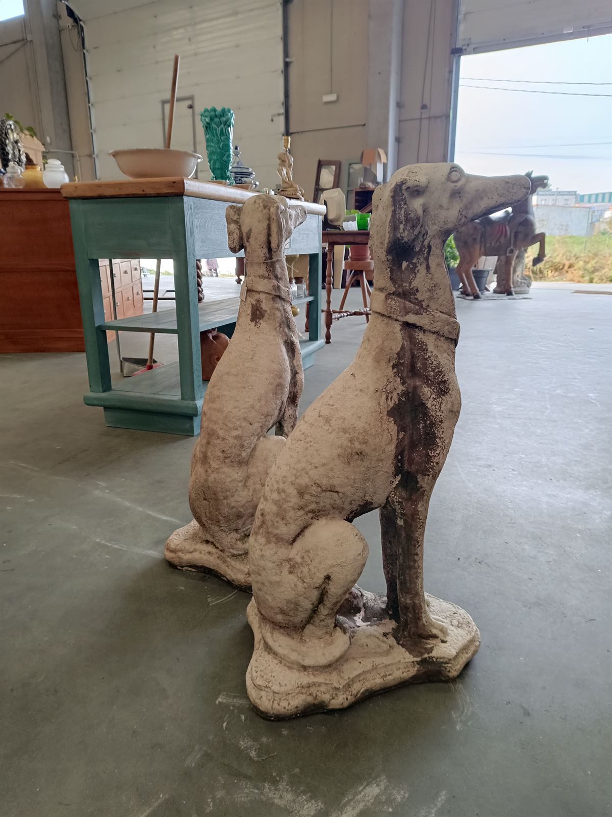 Pareja de estatuas de perros galgos - Imagen 5