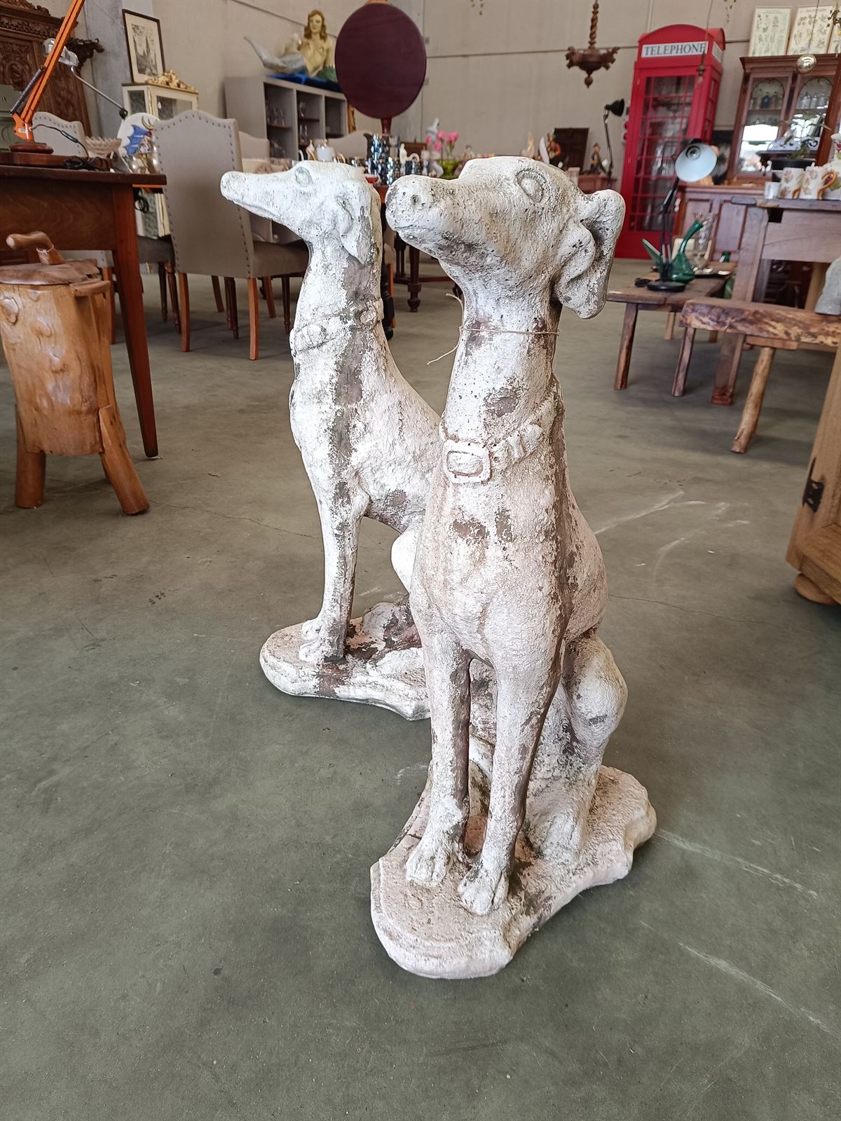 Pareja de estatuas de perros galgos - Imagen 6