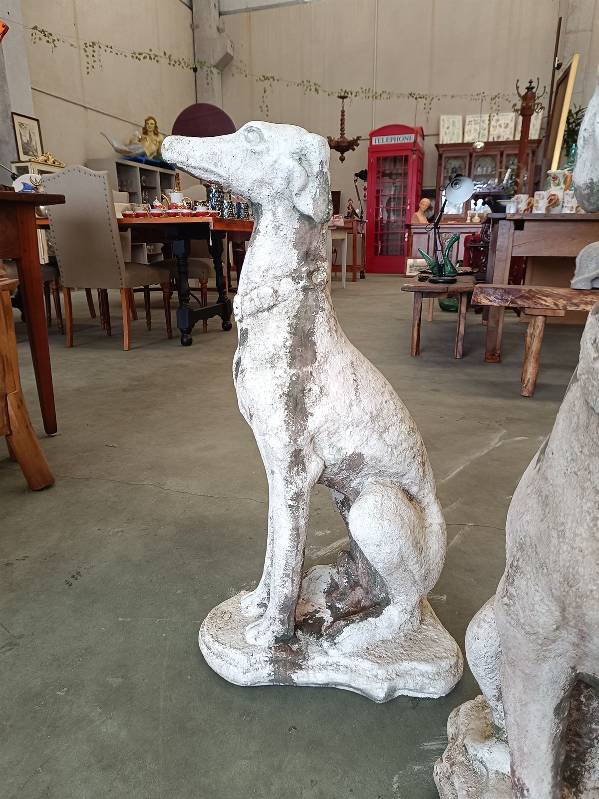 Pareja de estatuas de perros galgos - Imagen 7