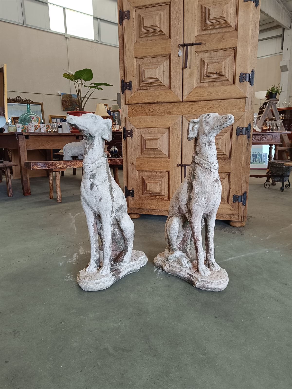 Pareja de estatuas de perros galgos - Imagen 8