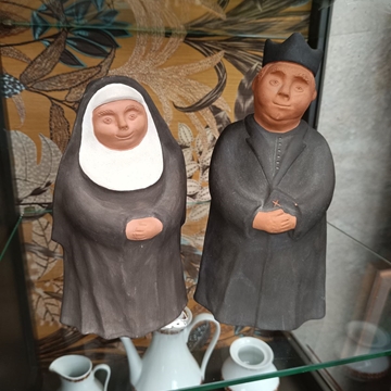 Pareja de figuras religiosas de Buño - Imagen 1