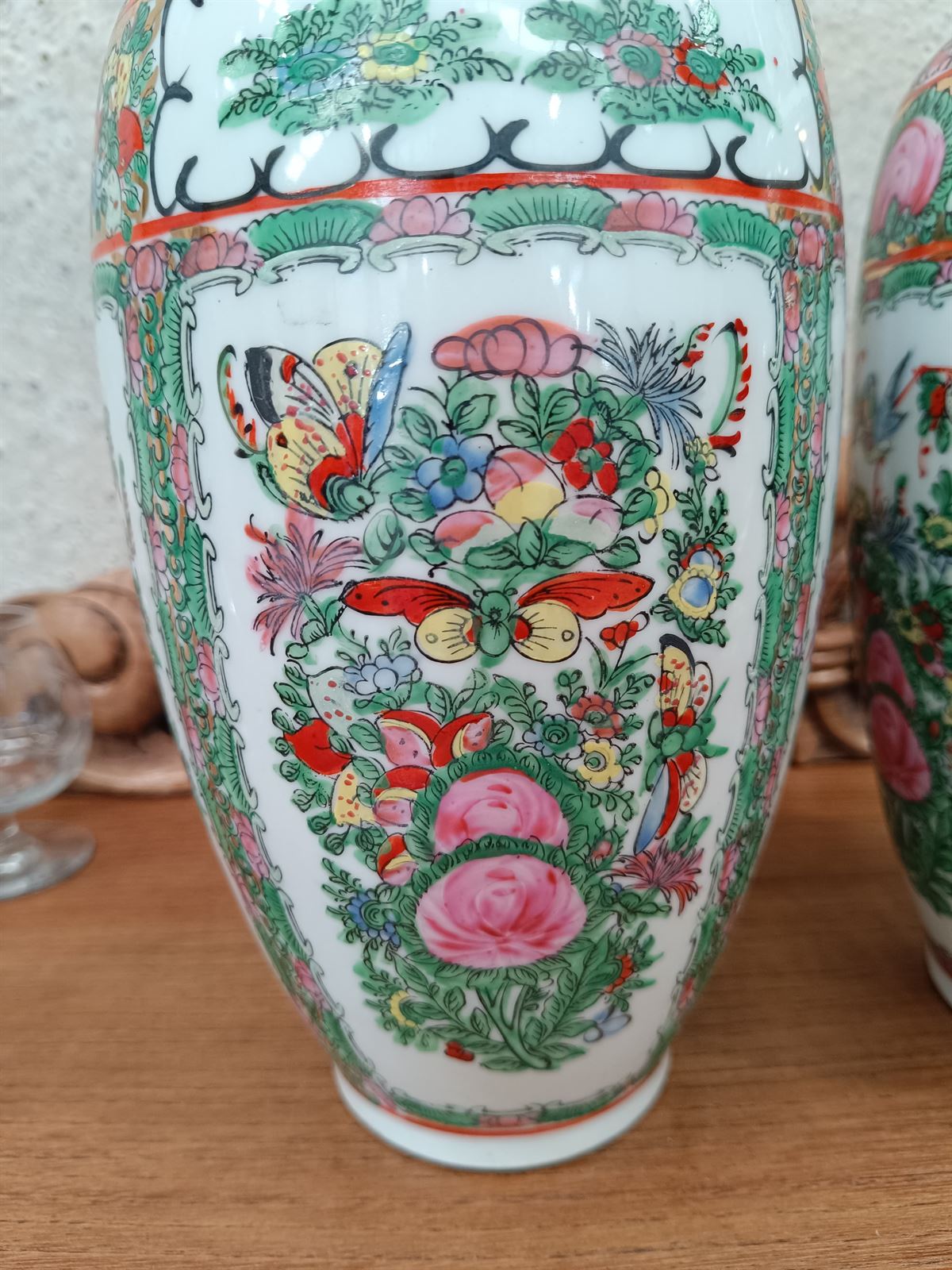 Pareja de jarrones porcelana Macao - Imagen 4