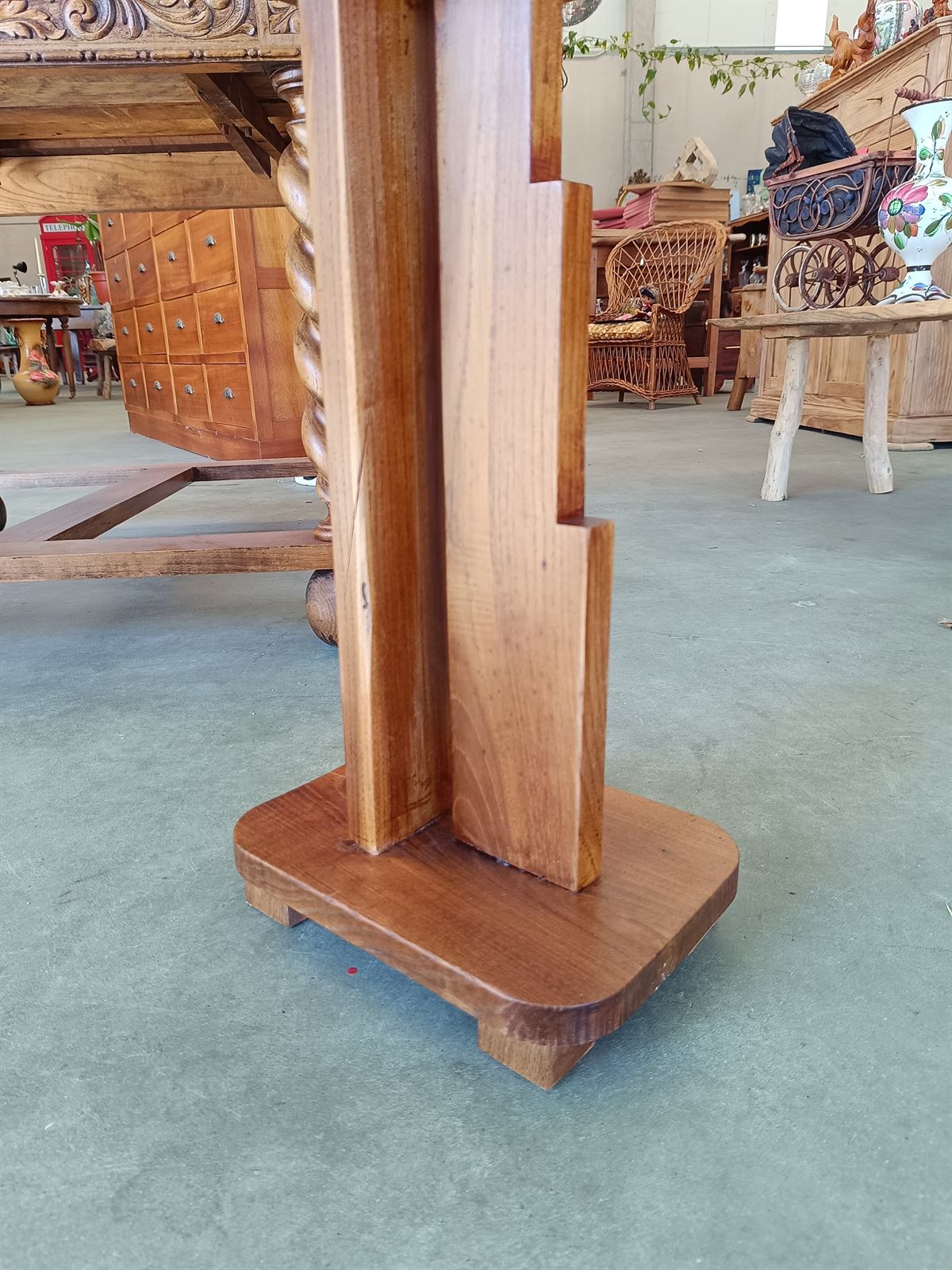 Peana mesita auxiliar art deco de castaño - Imagen 3