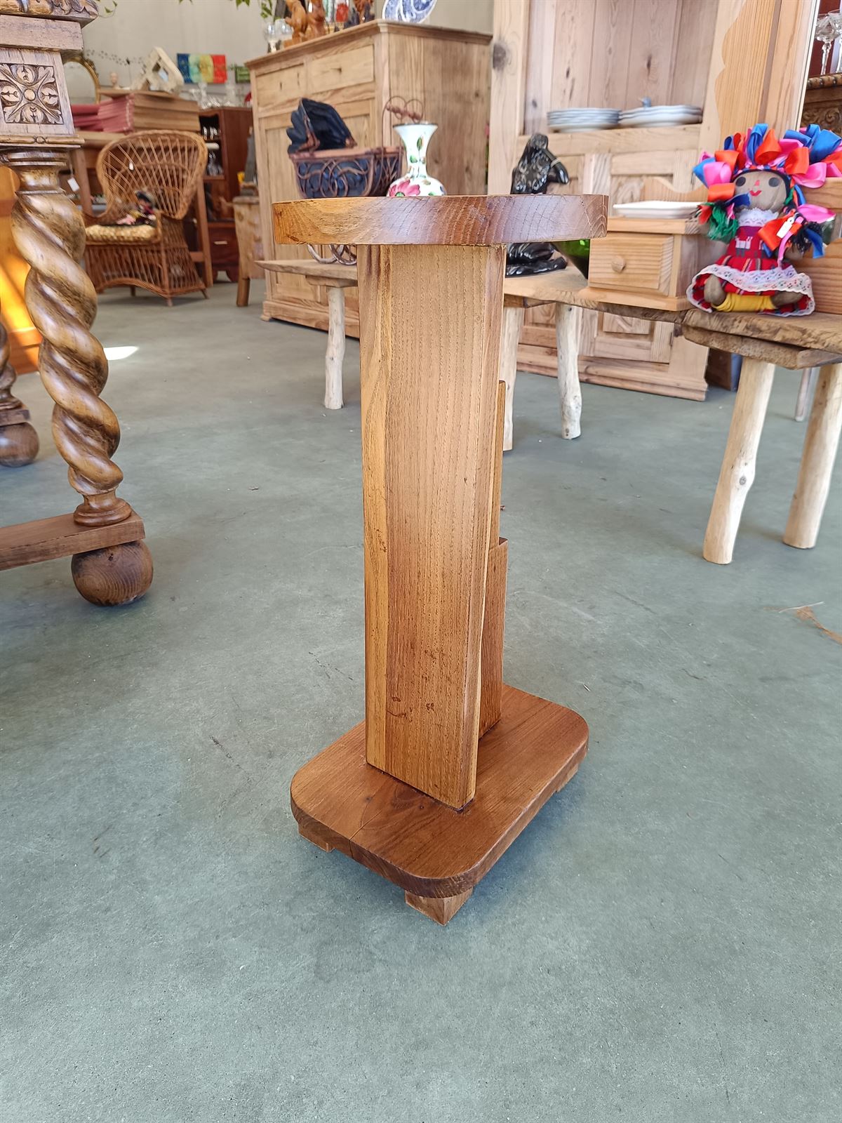 Peana mesita auxiliar art deco de castaño - Imagen 6