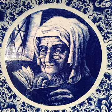 Plato Boch Anciana con Libro - Imagen 2