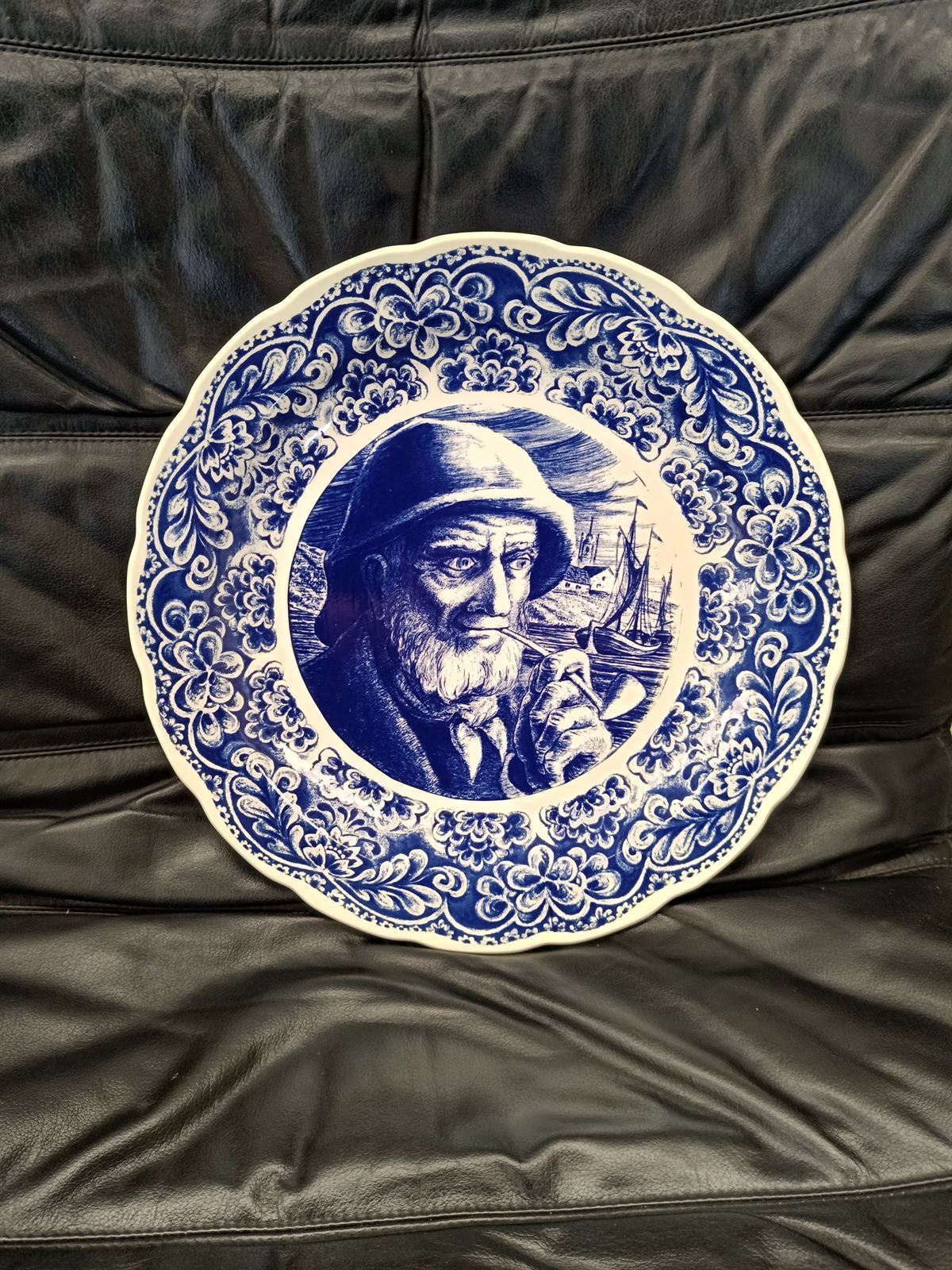 Plato cerámica Boch Anciano con pipa - Imagen 1