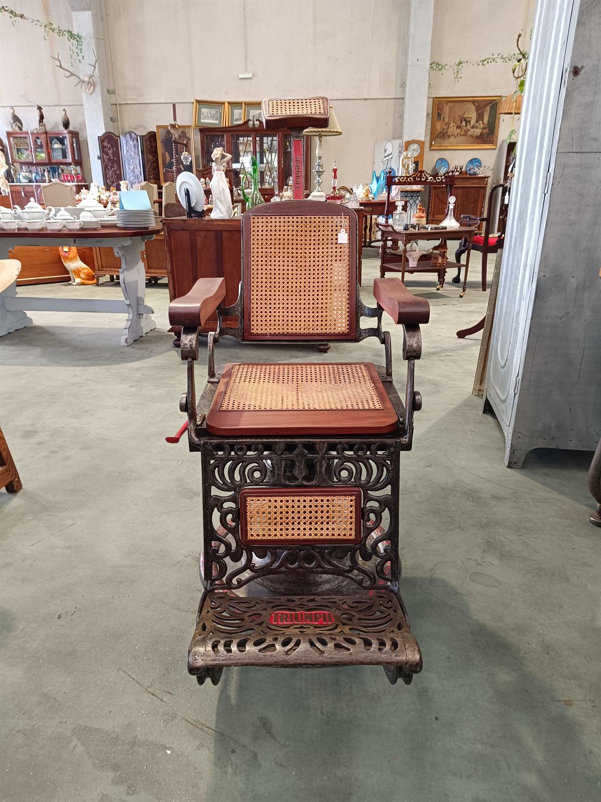 Sillón de barbero antiguo 1910 - Imagen 2