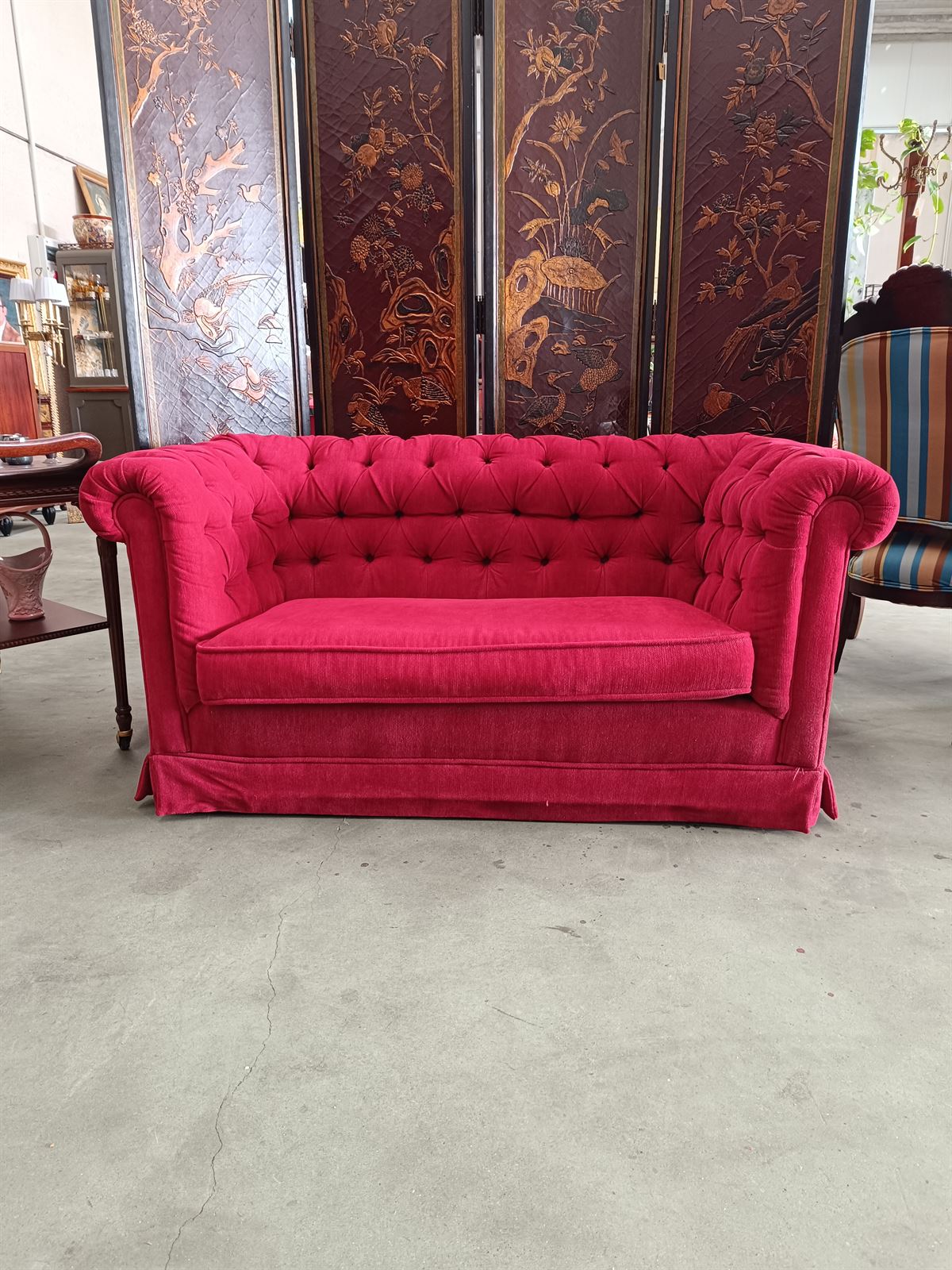 Sofá pequeño estilo Chester - Imagen 1