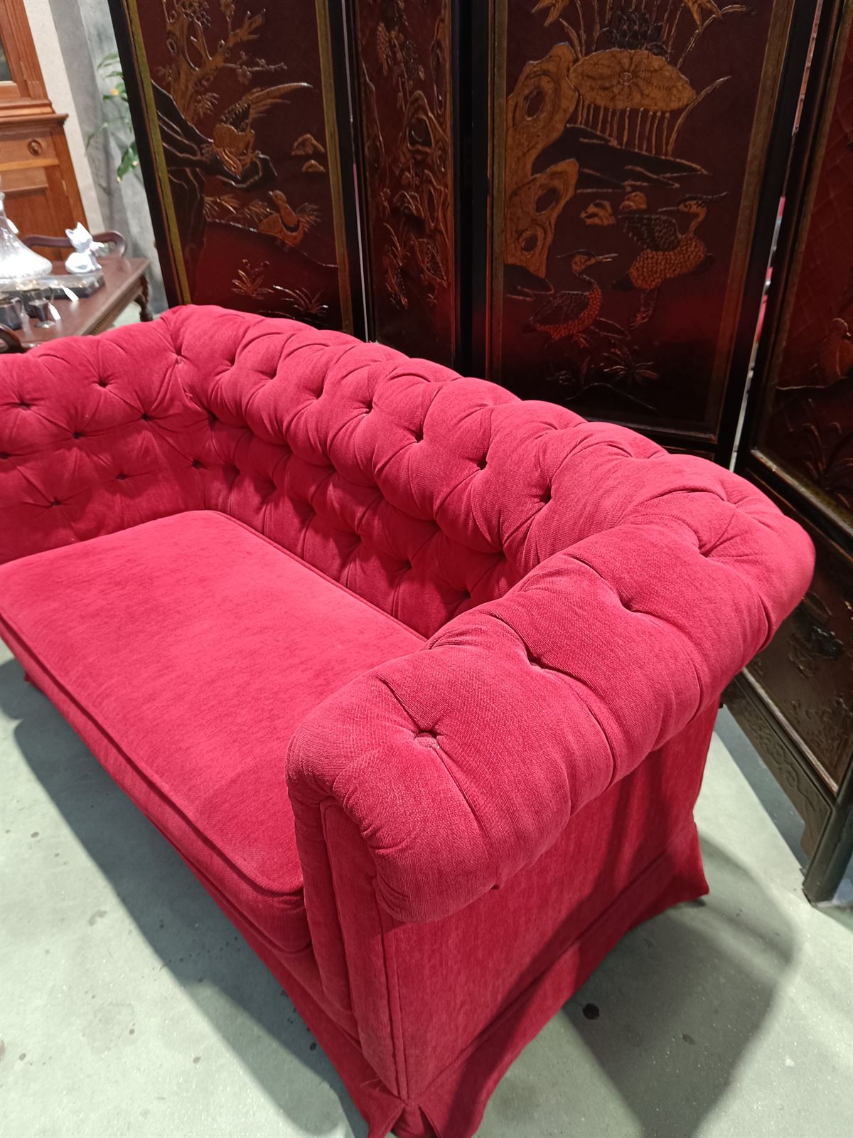 Sofá pequeño estilo Chester - Imagen 5