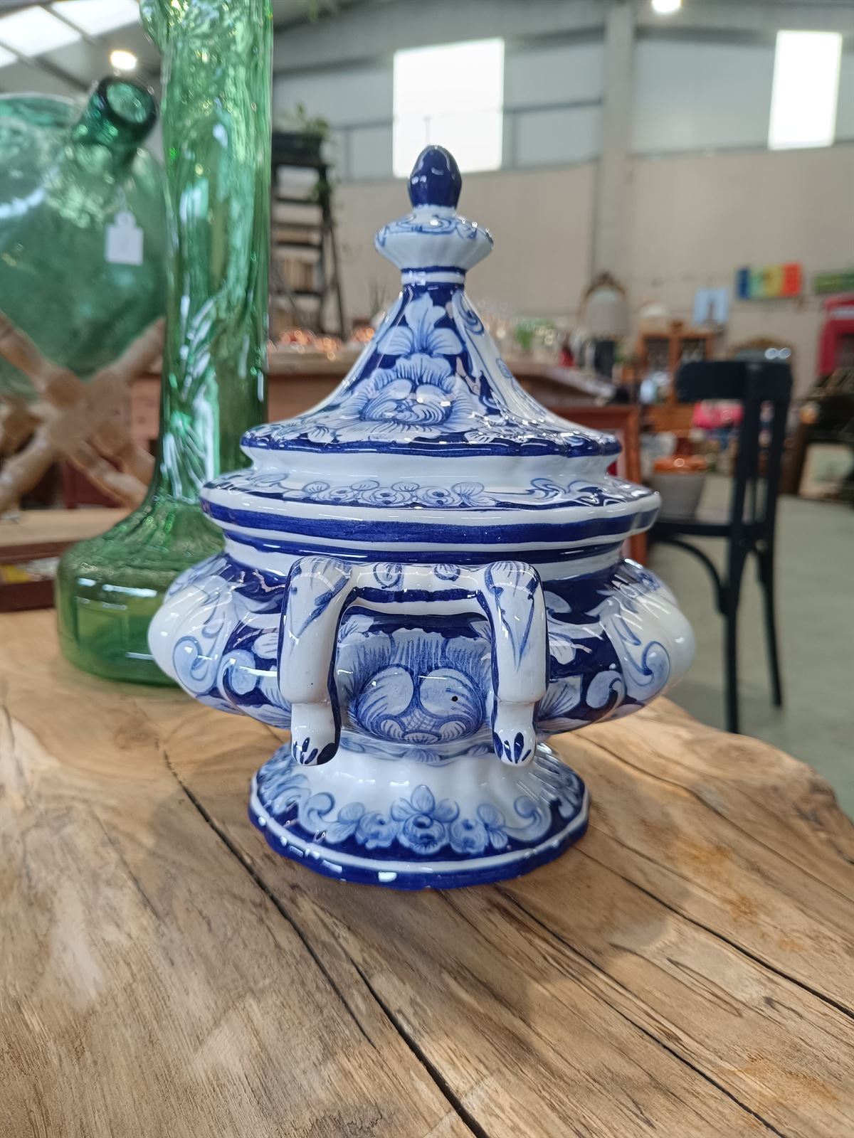 Sopera antigua azul pintada a mano - Imagen 4
