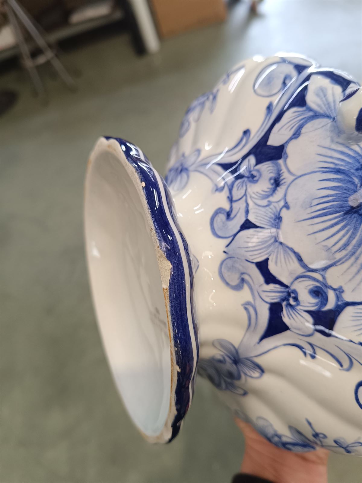Sopera antigua azul pintada a mano - Imagen 10